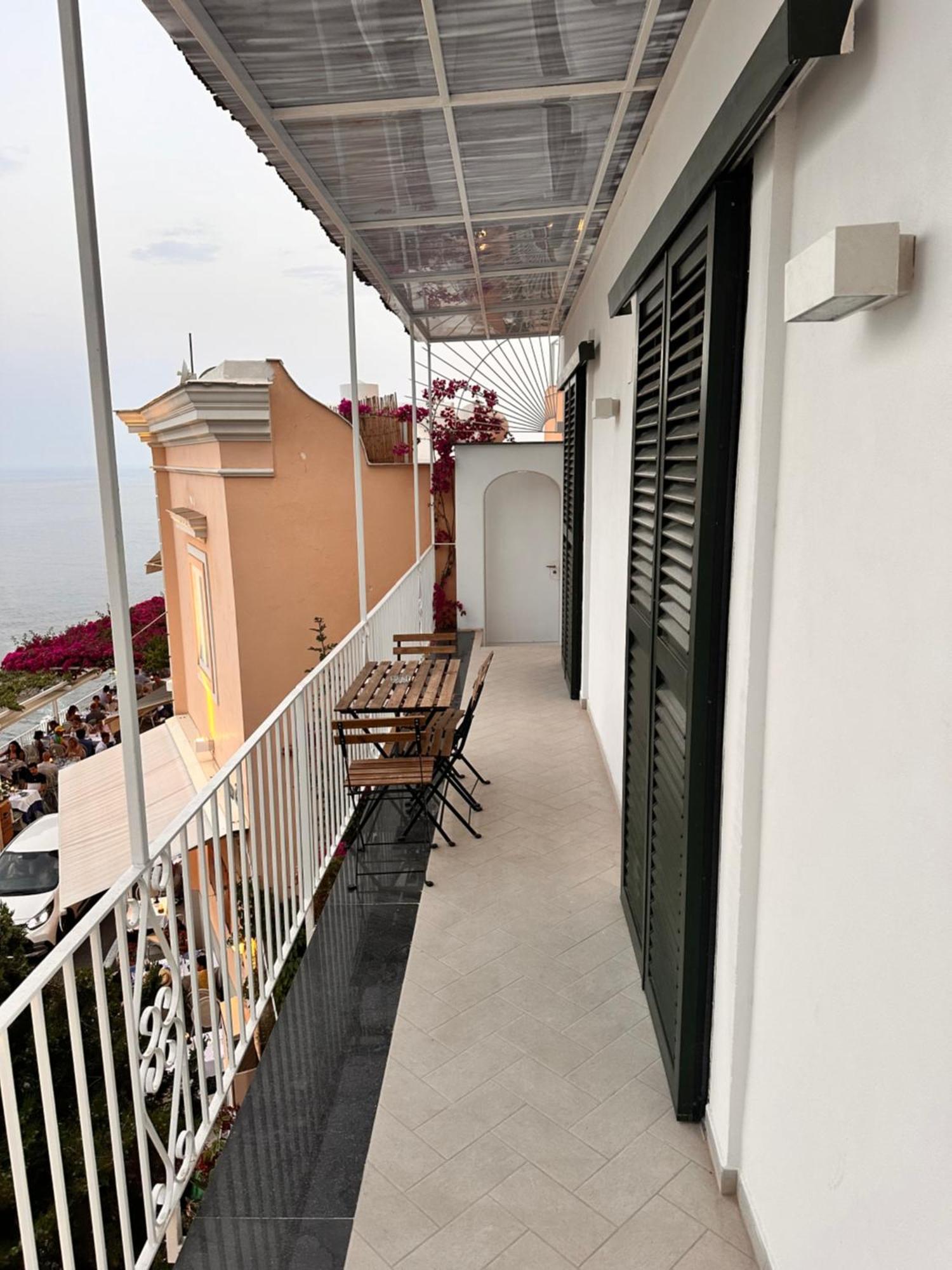 Queen View Apartment - No Kitchen Positano Exterior foto